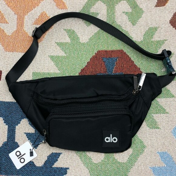 Alo Yoga Handbags - Alo Yoga Black Explorer Fanny Pack 3L Nylon Waist Bag